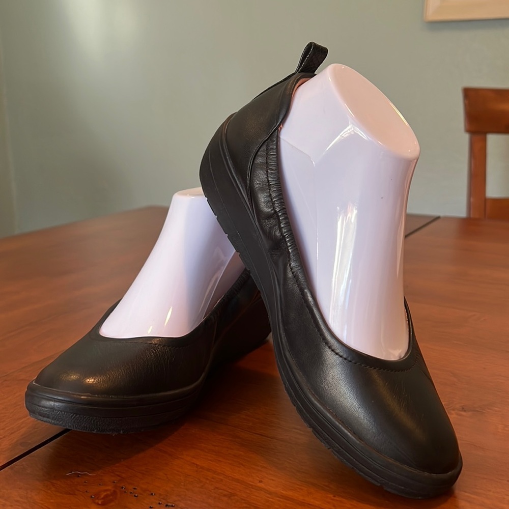Vionic Black Slip-On Leather Comfort Flats